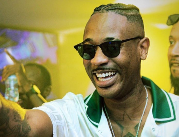 Sold out skwad - novela